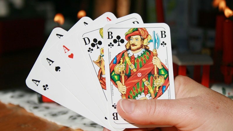 Chiến thuật chơi Poker với Full House là gì?